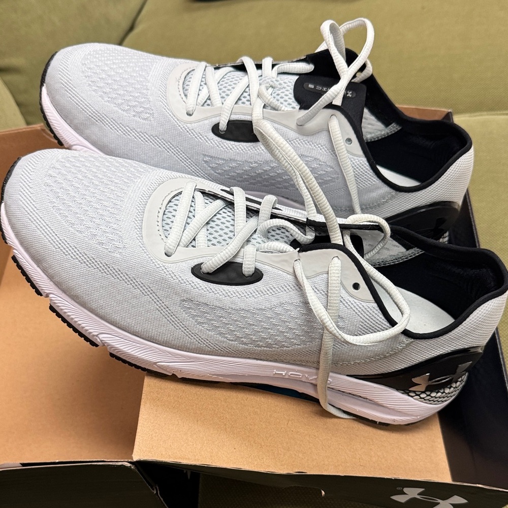Under Armour HOVR Sonic 5 Men's Shoes - Gray and White